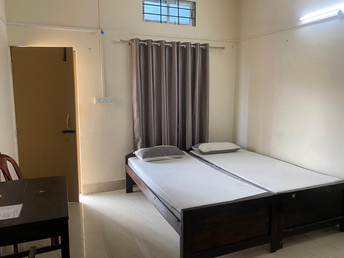 Atithya Lodge Guwahati Buitenkant foto